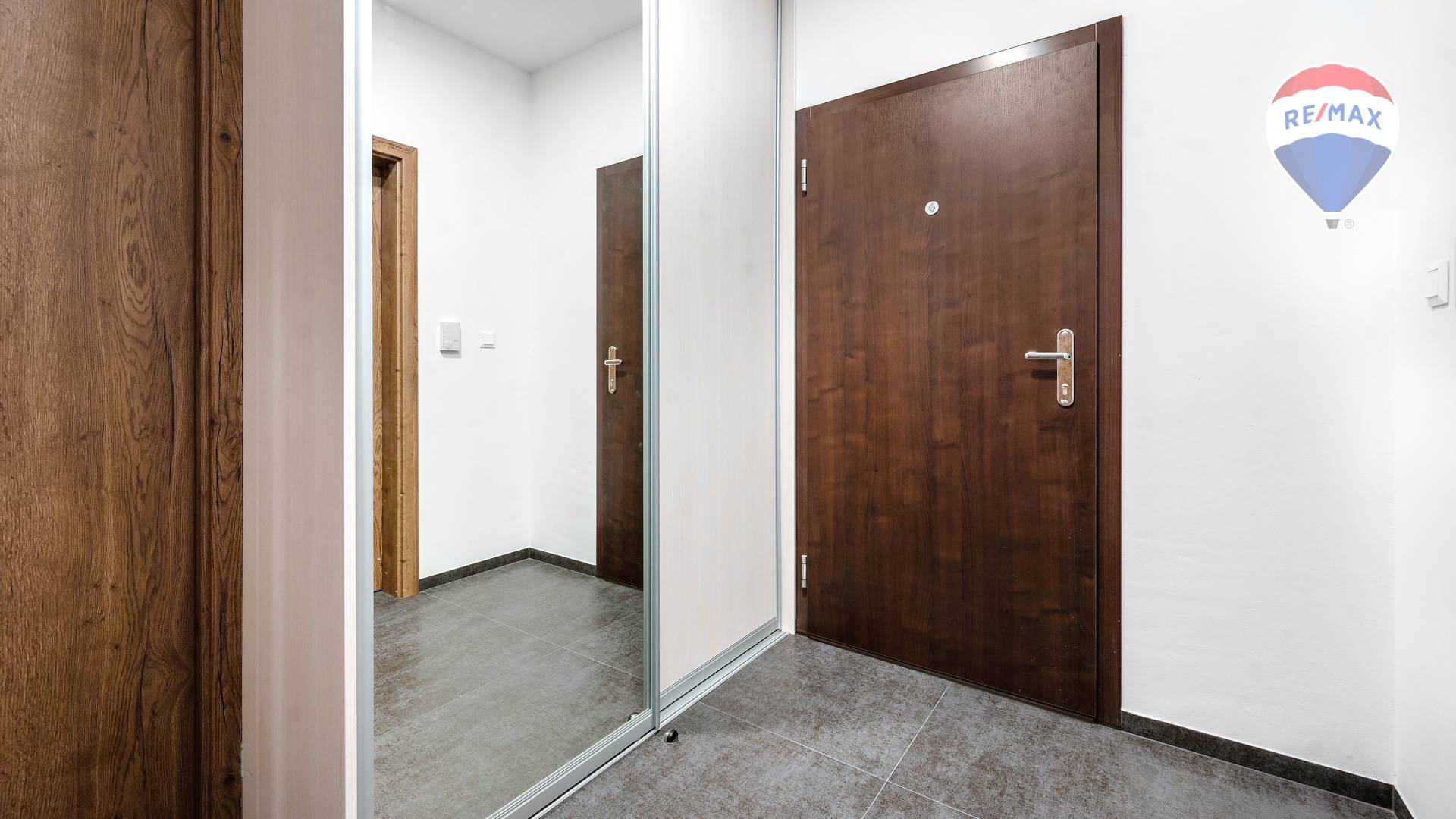 Prenájom bytu (2 izbový) 60 m2, Bratislava - Jarovce  -