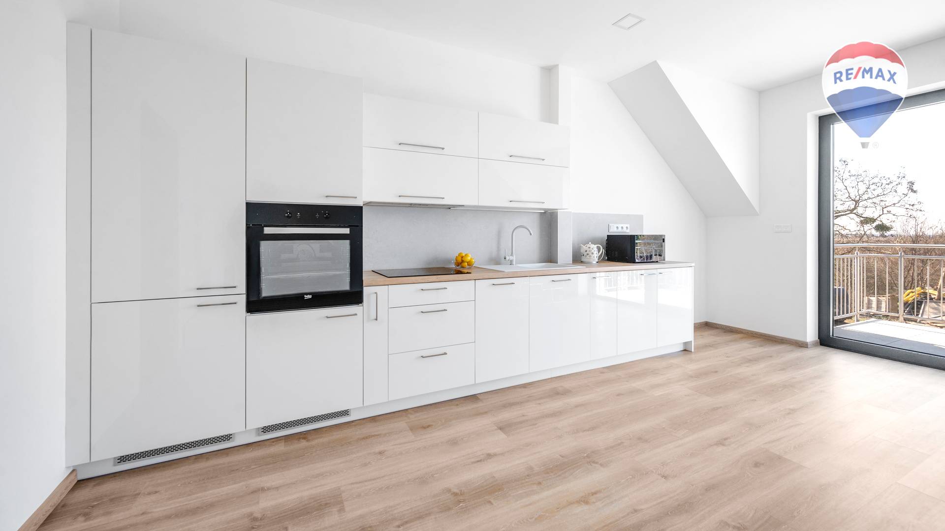 Prenájom bytu (2 izbový) 60 m2, Bratislava - Jarovce  -