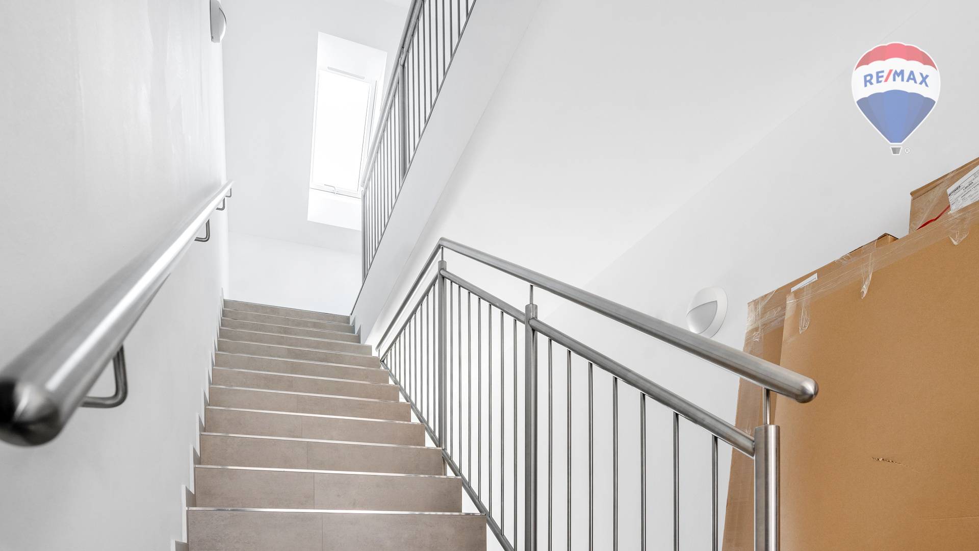 Prenájom bytu (2 izbový) 60 m2, Bratislava - Jarovce  -