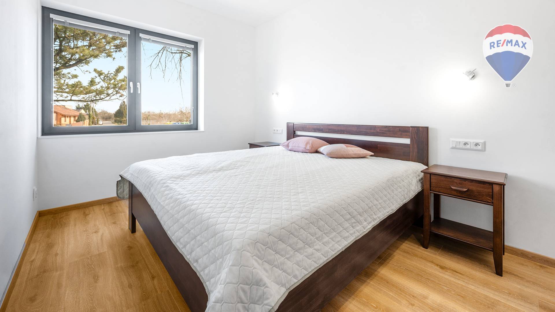 Prenájom bytu (2 izbový) 60 m2, Bratislava - Jarovce  -