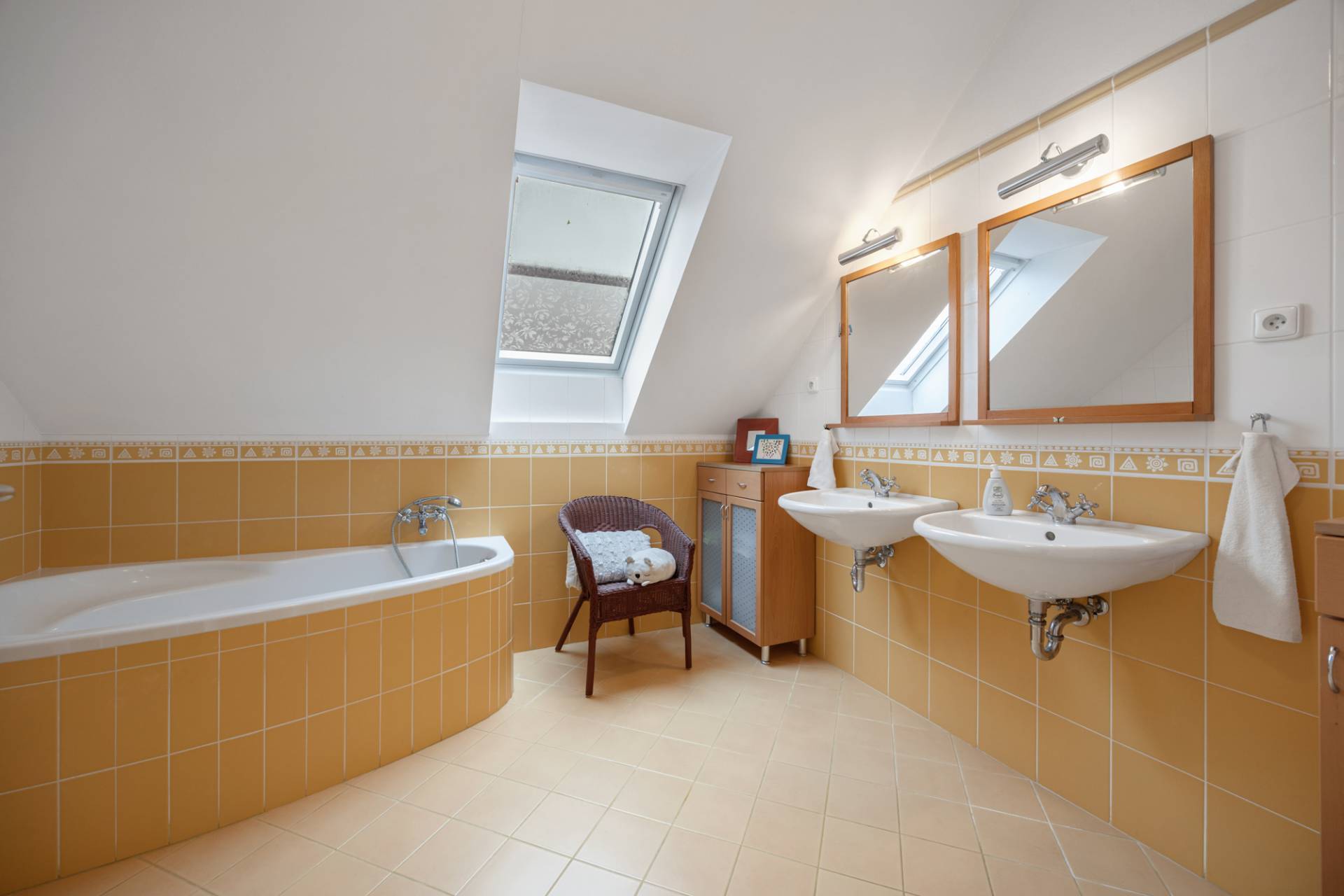 Predaj domu 230 m2, Bratislava - Vajnory  -