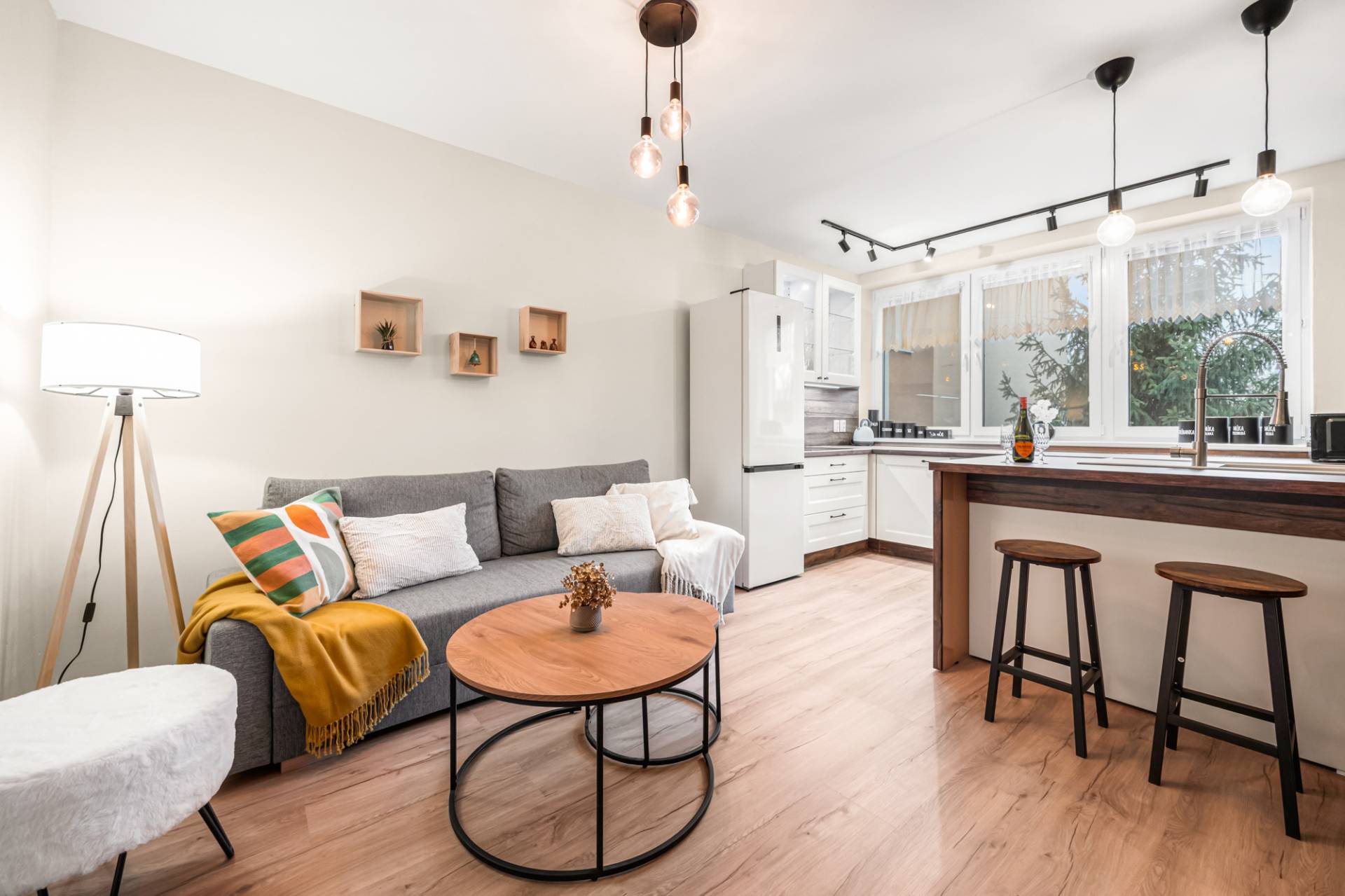 NOVOZKONŠTRUOVANÝ 2 izbový byt na prenájom za 530,- Eur, KARLOVKA