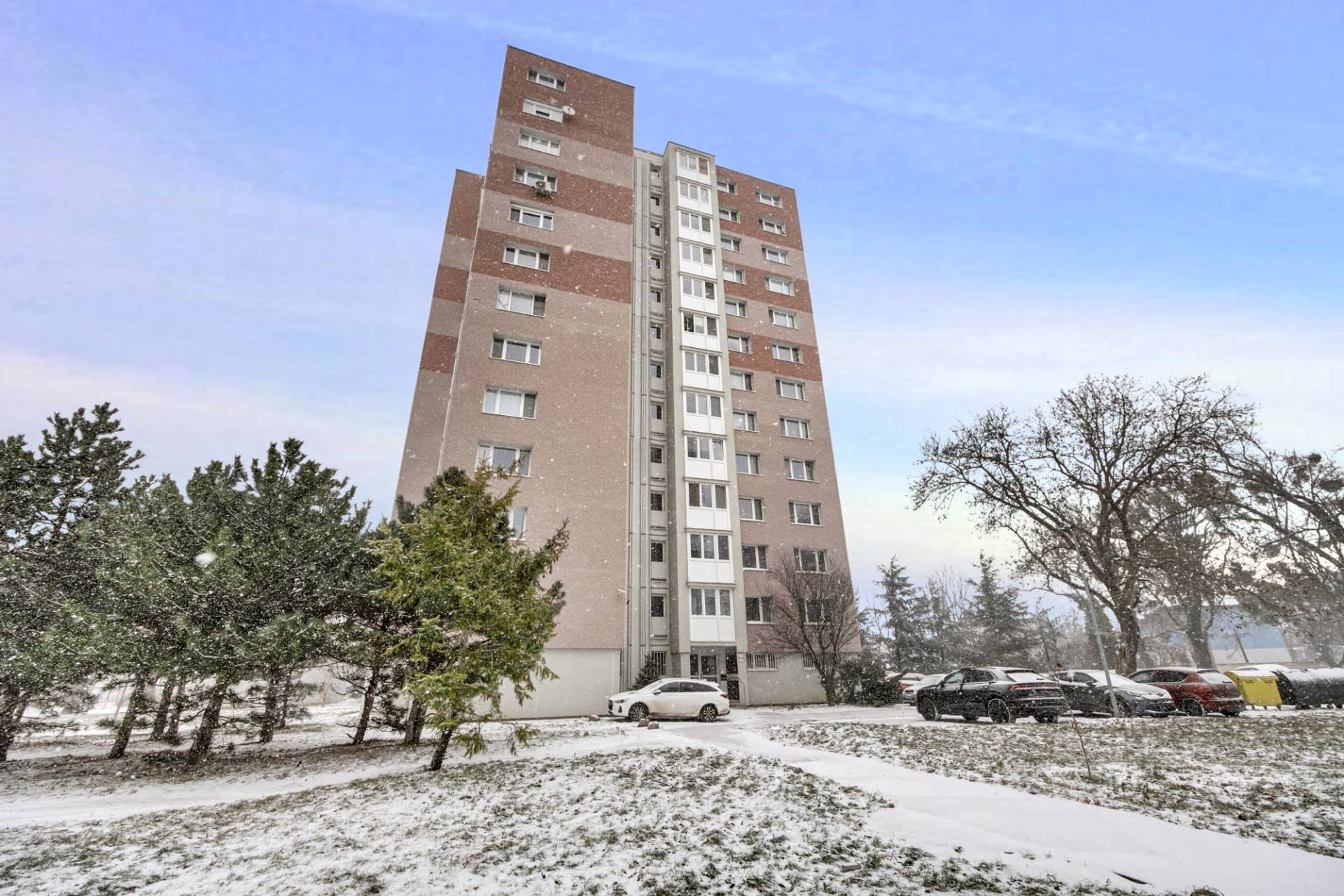 NA PREDAJ: svetlý, 3 izbový byt na Kopčianskej ulici, Petržalka, BA 