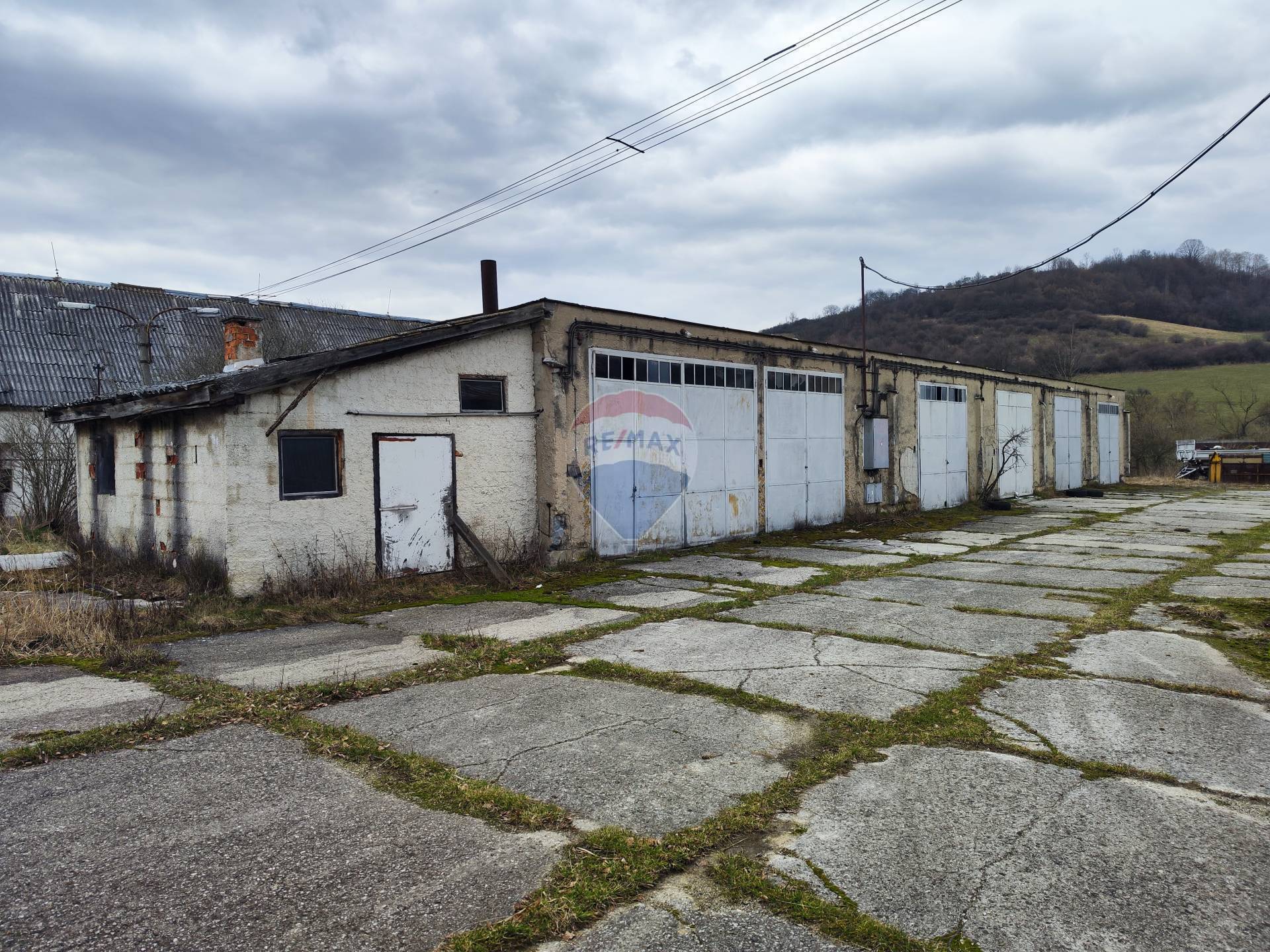 Prenájom priemyselných garáží 55 m2,Podhradie