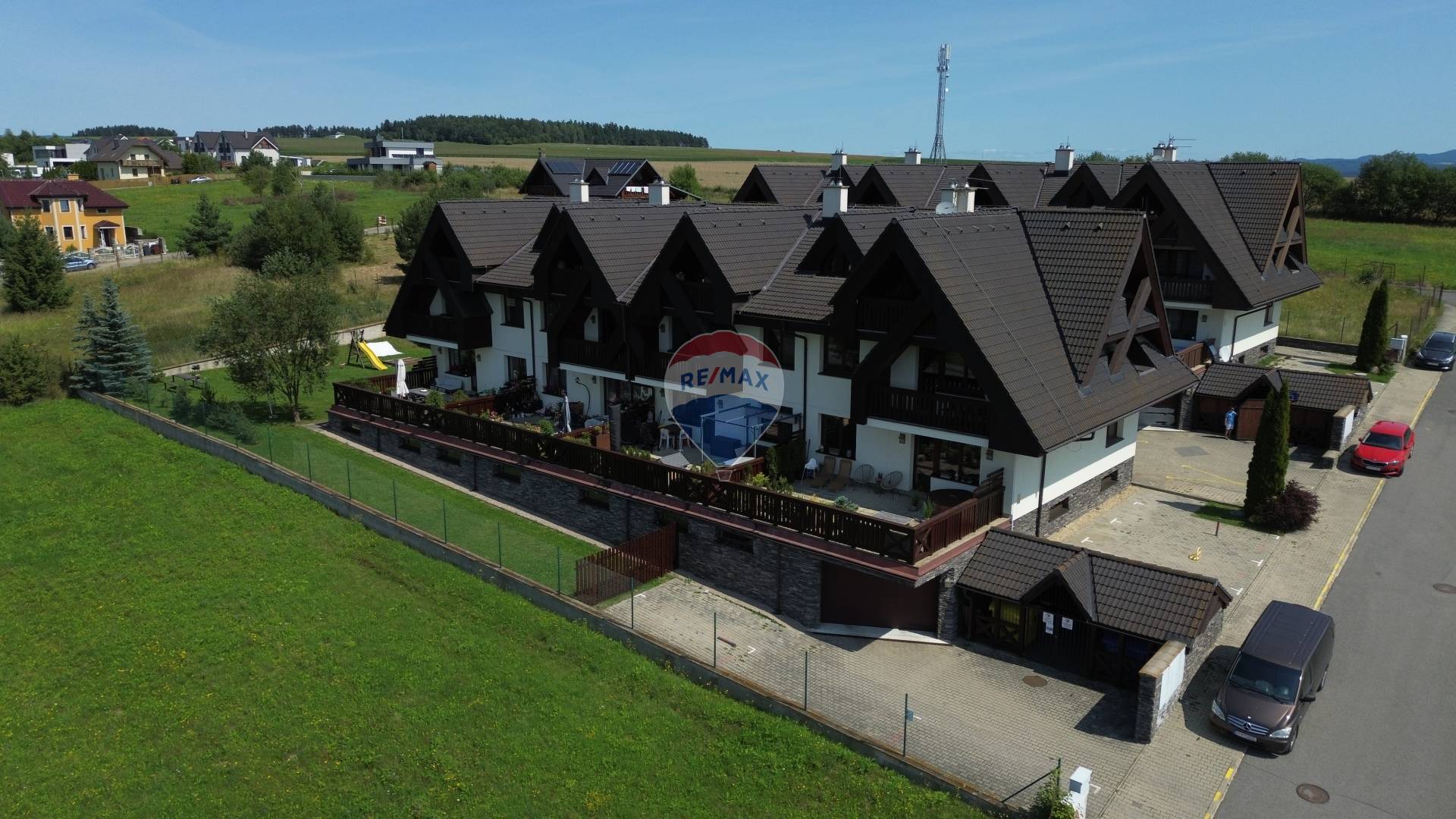Moderný 3-izbový byt s garážou a výhľadom na Tatry – Veľká Lomnica