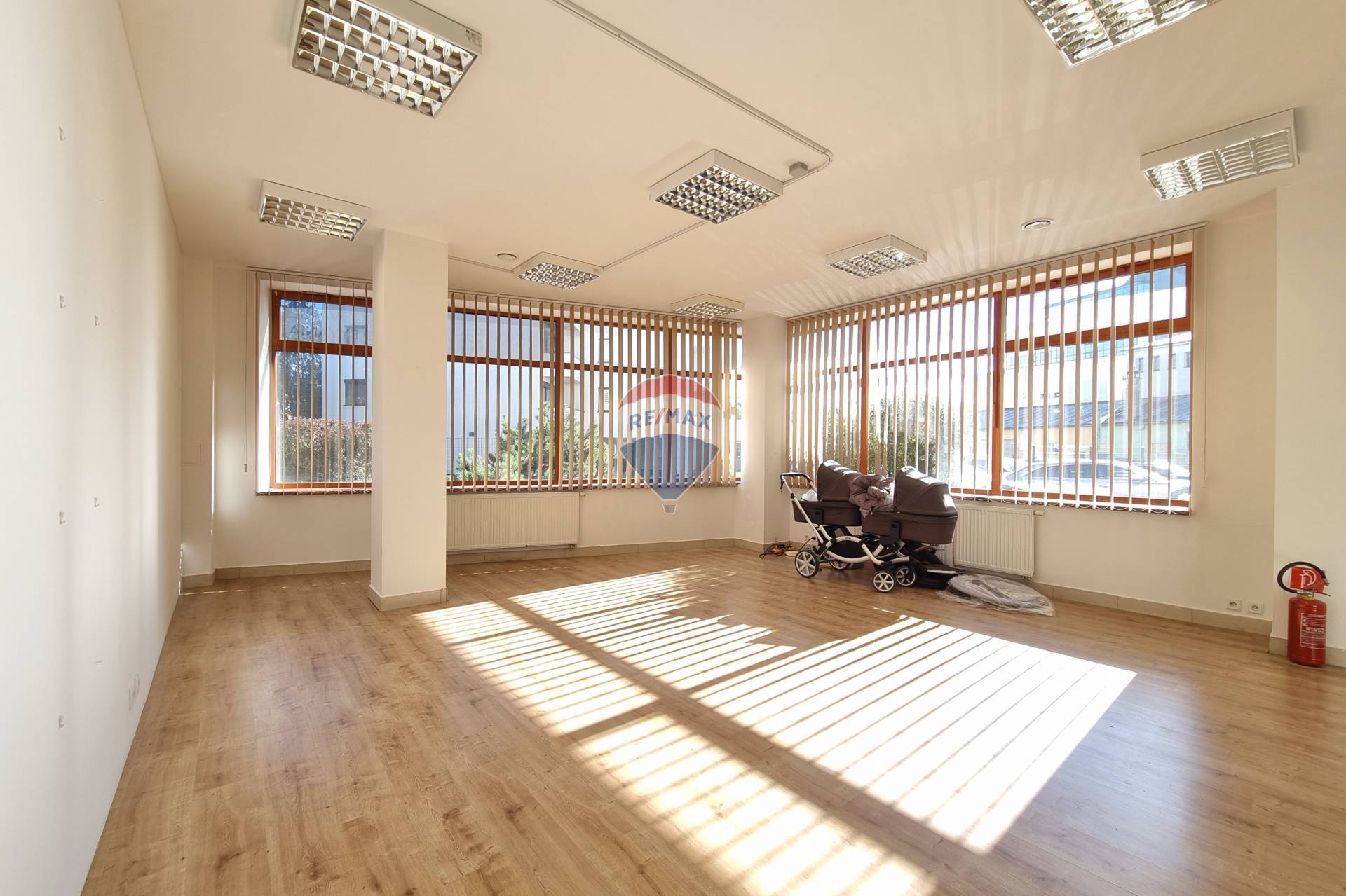 PRENÁJOM, Obchodne Administratívny priestor, Poprad, Ul. Štefánikova