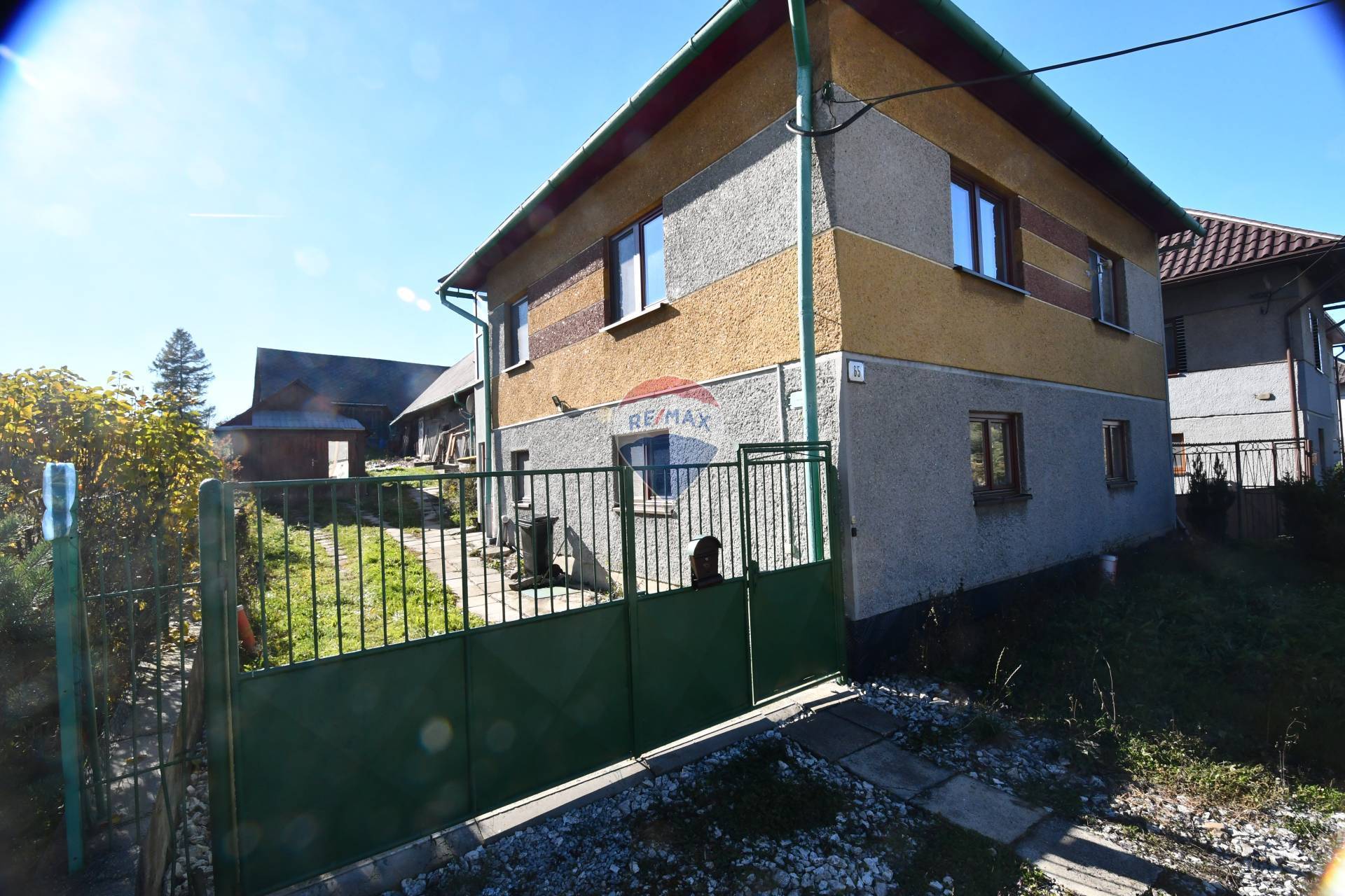 Rodinný dom s dvoma vstupmi a veľkým pozemkom (1 041 m²) – Olšavica