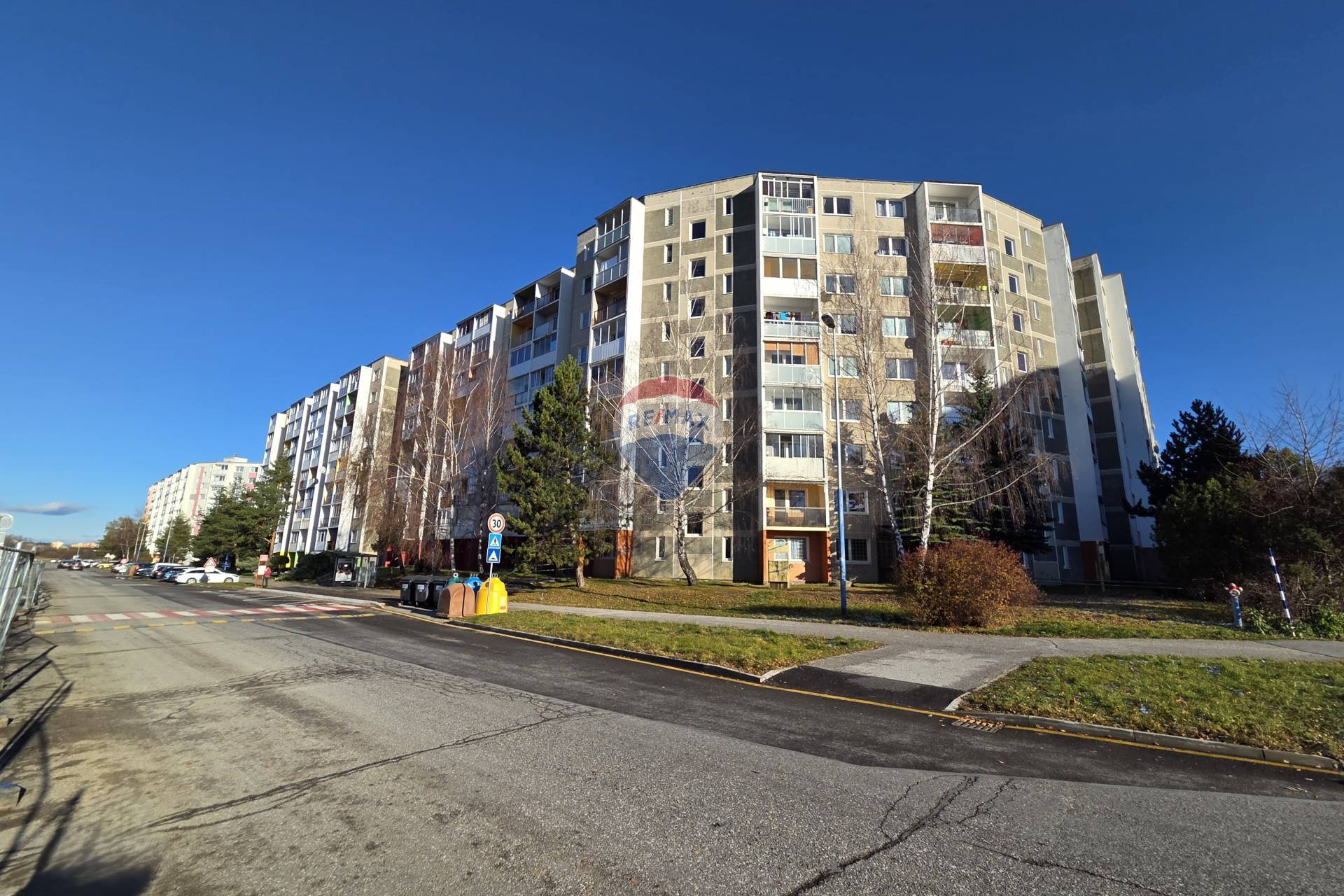 NA PREDAJ, 1-izbový byt s balkónom a výhľadom na Tatry – Poprad, ul. Suchoňova