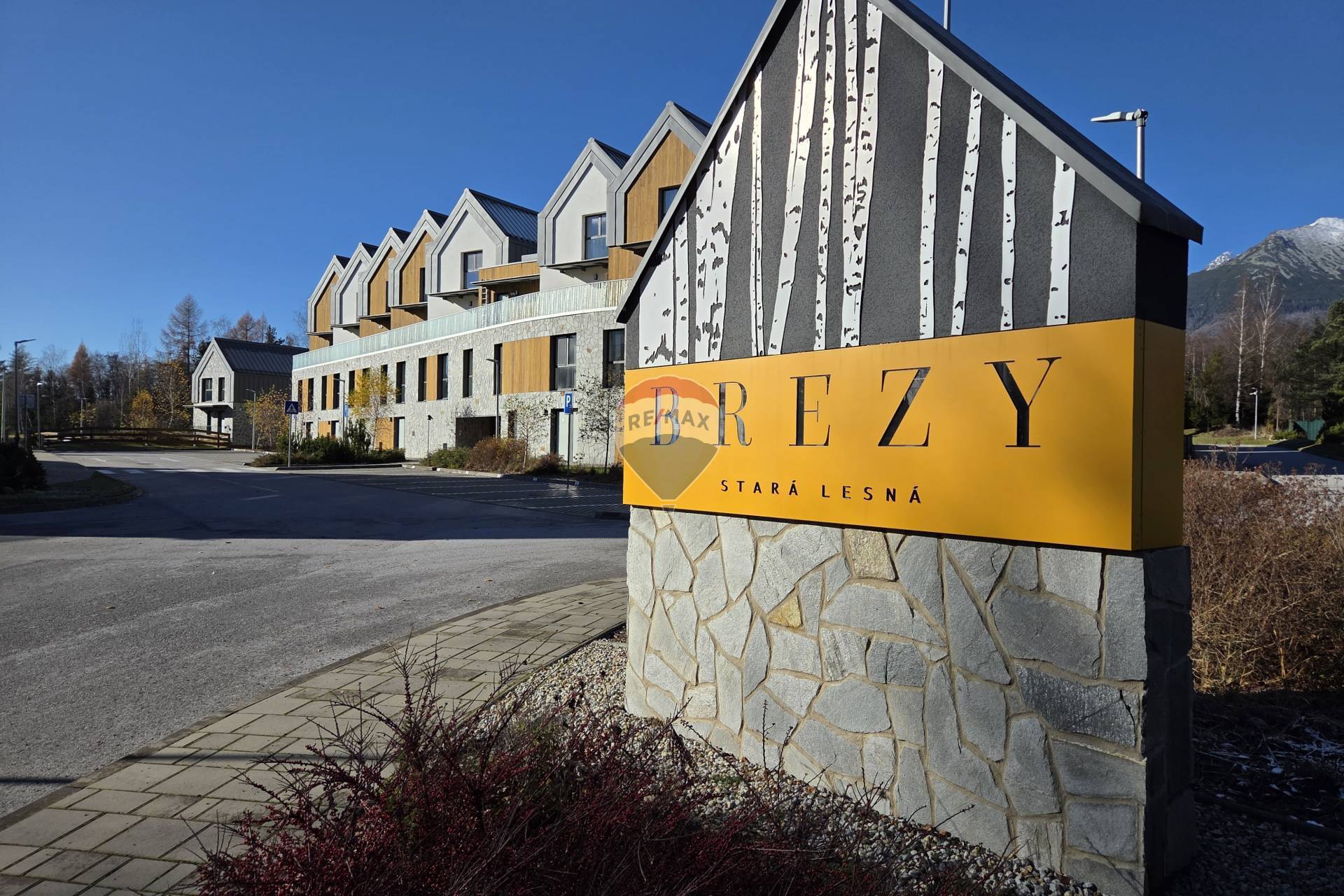 Luxus pod Tatrami: Dvojpodlažný 4-izbový apartmán s terasou a panoramatickým výhľadom