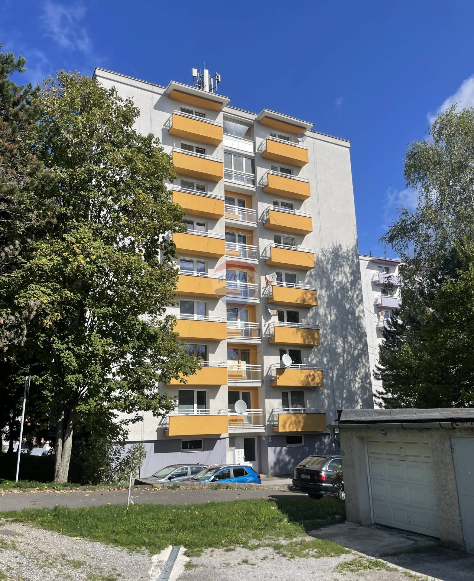 4 izbový byt na skvelej adrese v Banskej Bystrici časť Sásová, na Ružovej ulici.