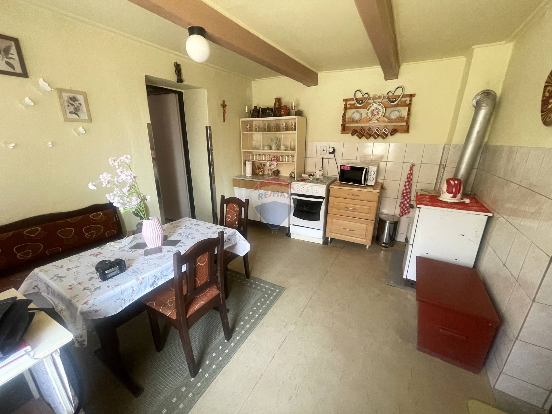 Dom na rekonštrukciu, vhodný aj na chalupu, v malebnej obci Pukanec