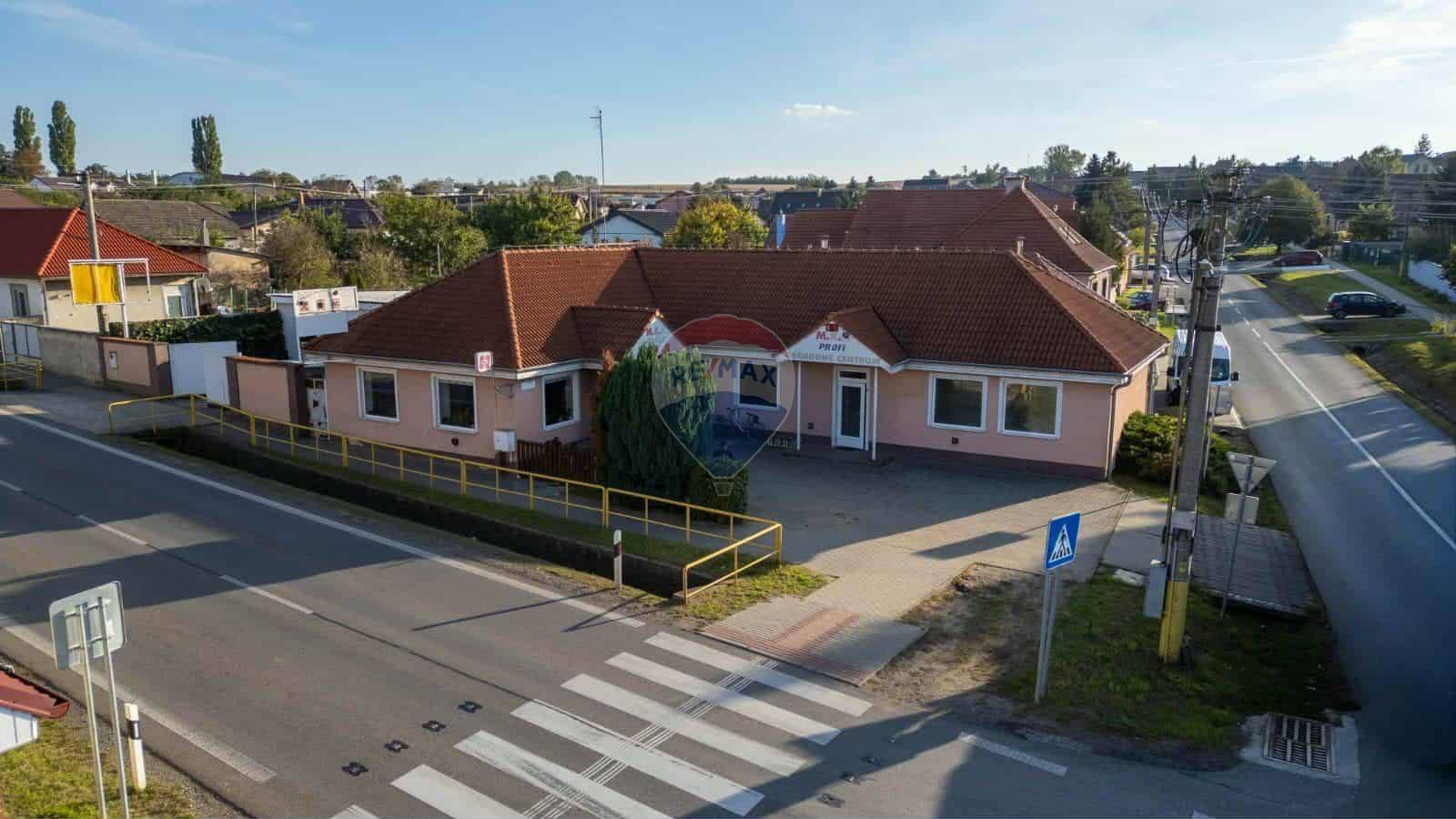 Na predaj viacúčelová podnikateľská budova v centre obce Rišňovce, okres Nitra