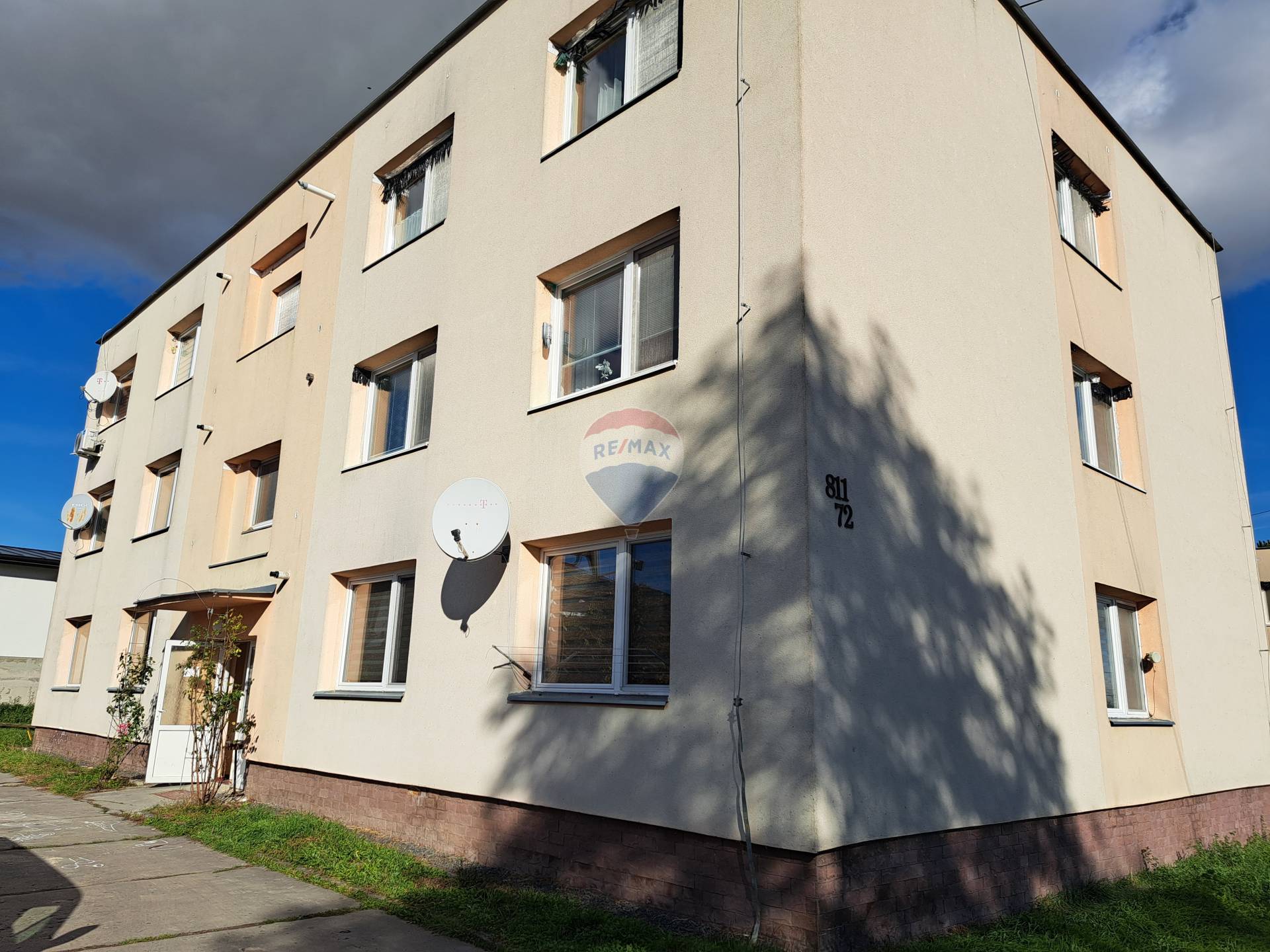 Na predaj priestranný 2- izb. byt  v obci Kalinovo