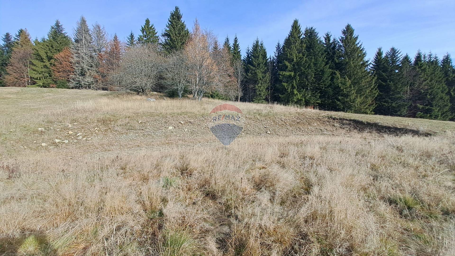 Jedinečný pozemok v srdci stredného Slovenska s prekrásnym výhľadom.