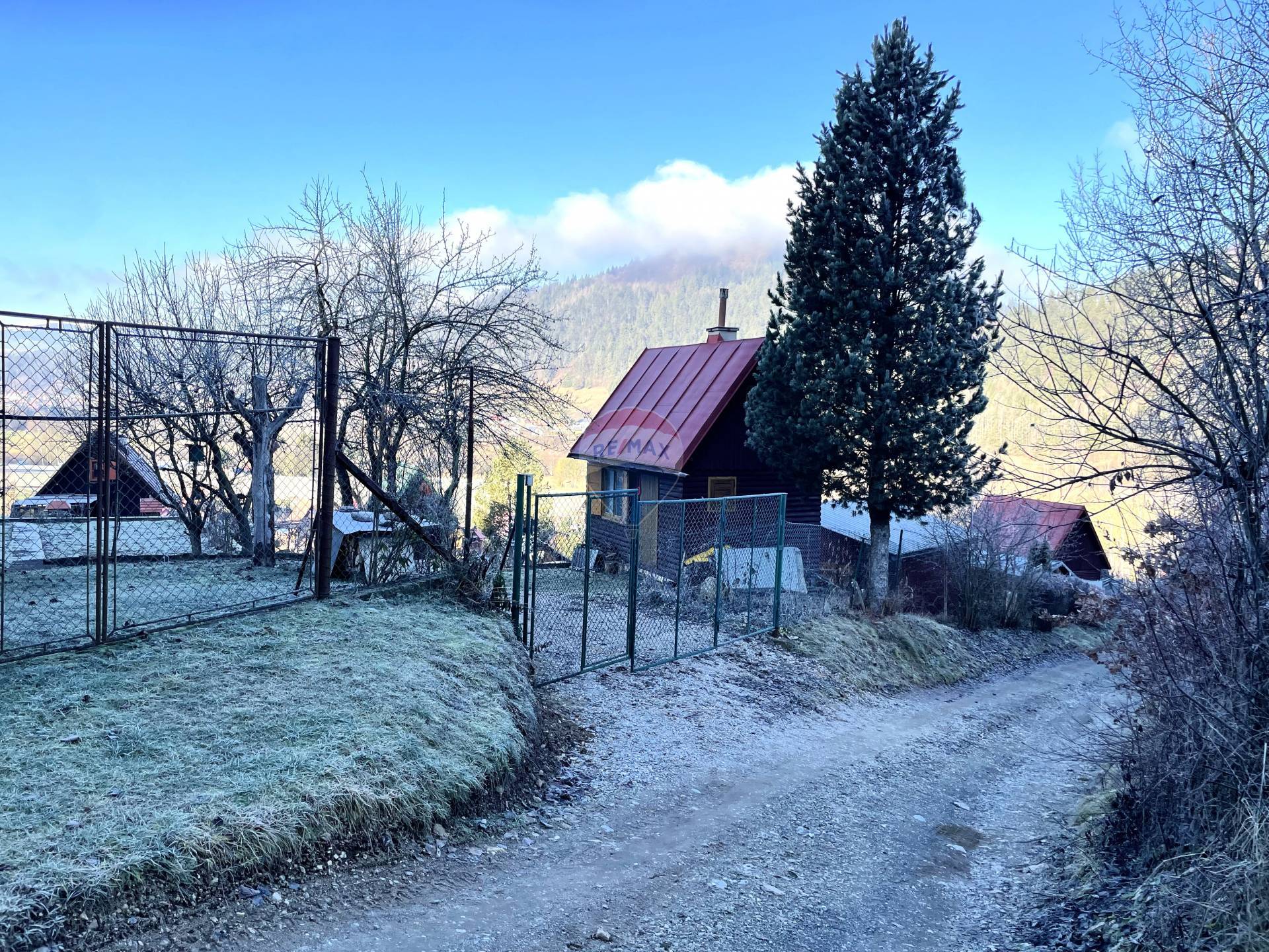 Záhradná chatka pod limbou s krásnym výhľadom.