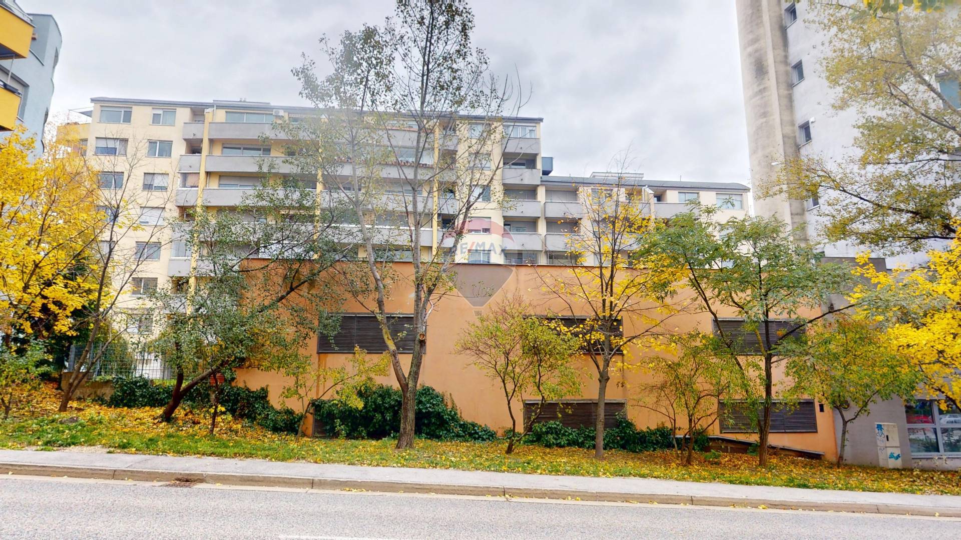 Predaj bytu (1 izbový) 35 m2, Bratislava - Karlova Ves  -