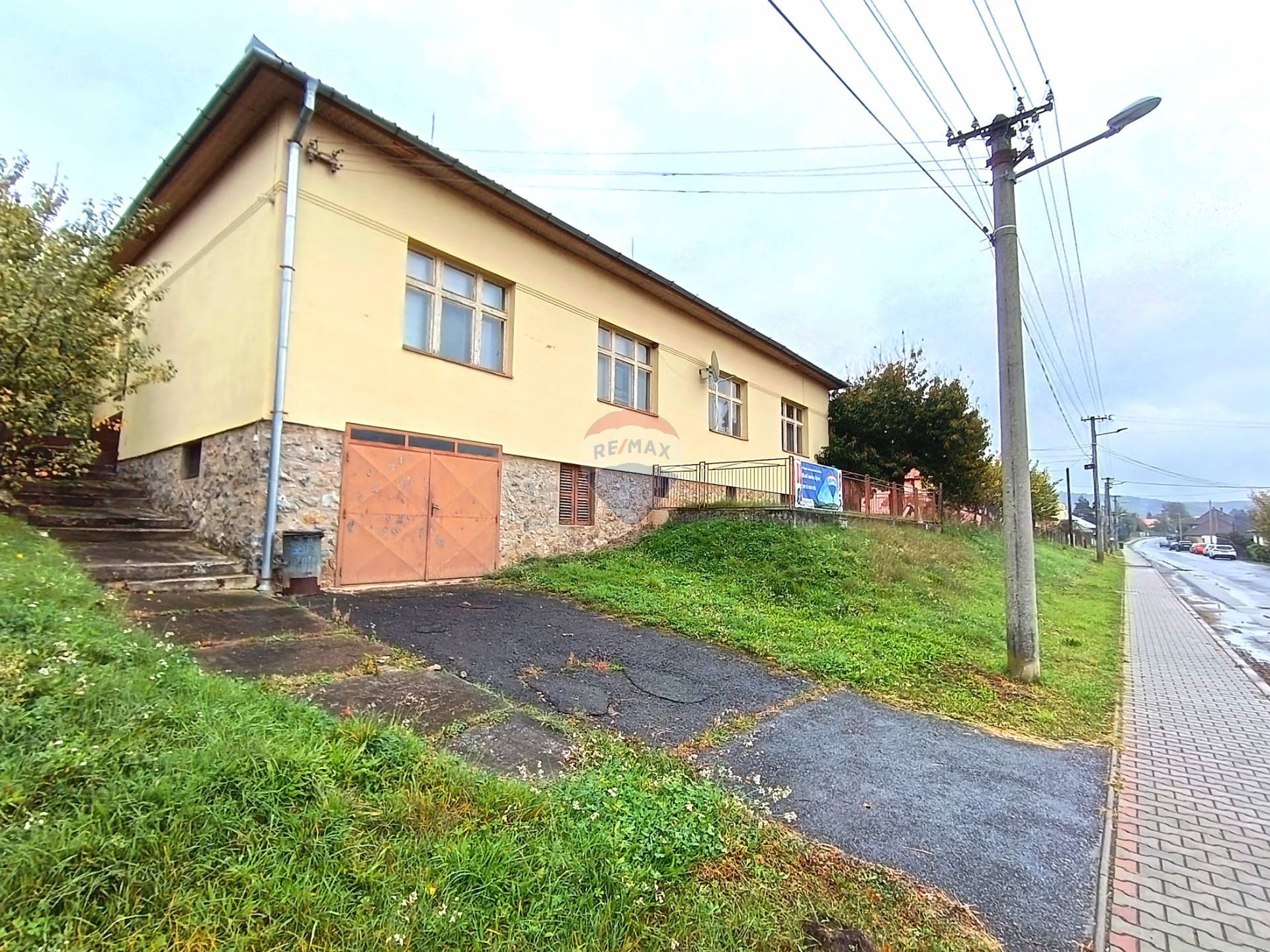 Predaj domu 210 m2, Lovinobaňa  -