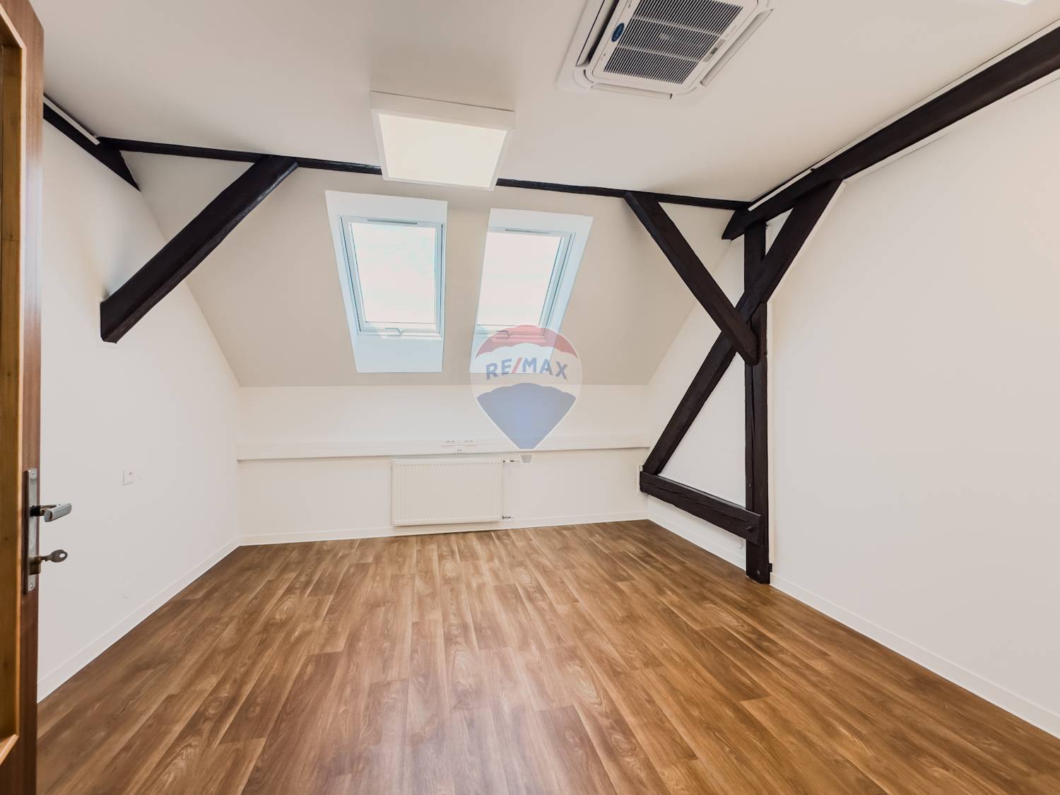 Kancelárske prietory na prenájom - 16 m2| Horná- Banská Bystrica