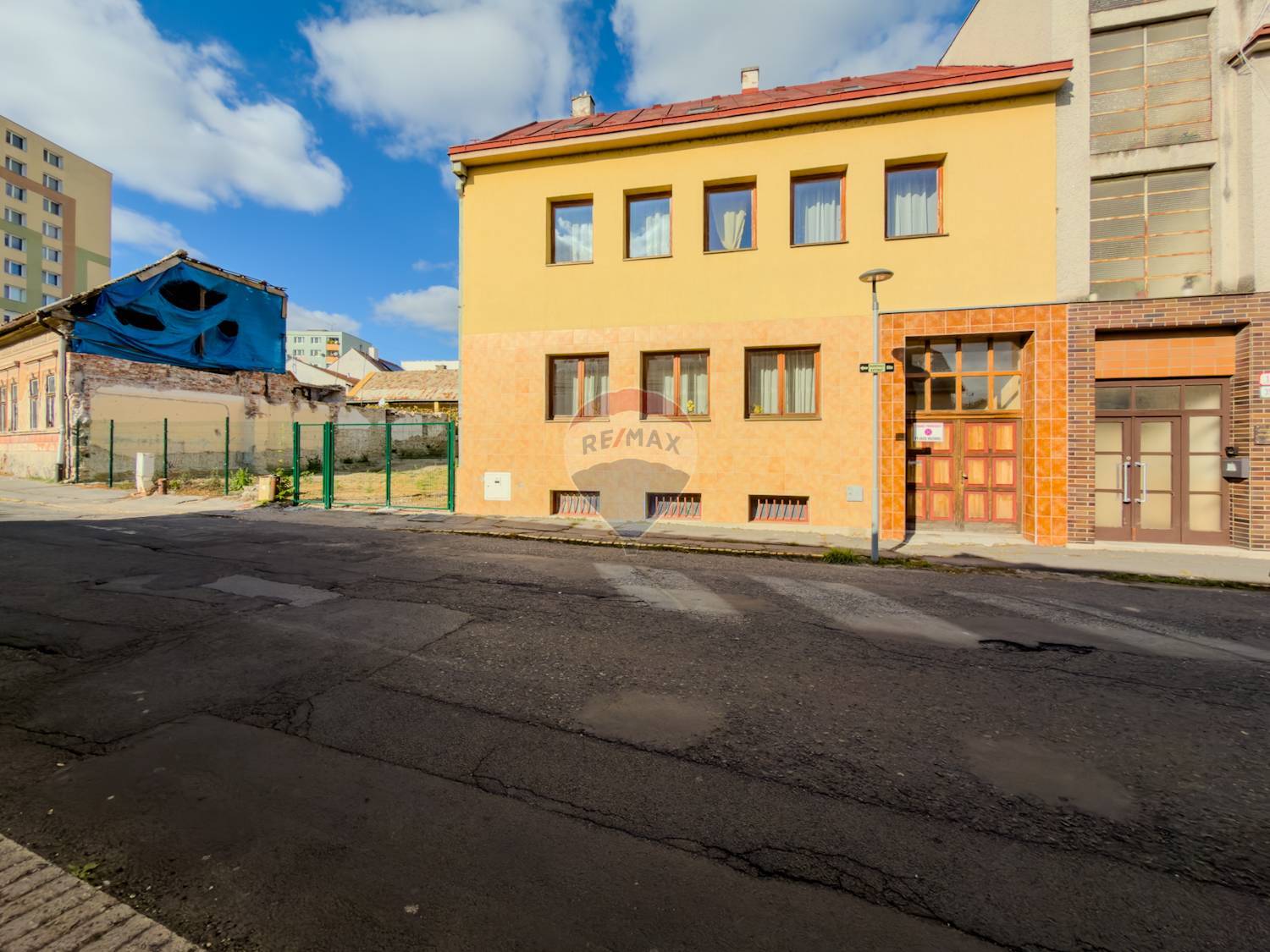Veľký rodinný dom v centre mesta na predaj | Lučenec 