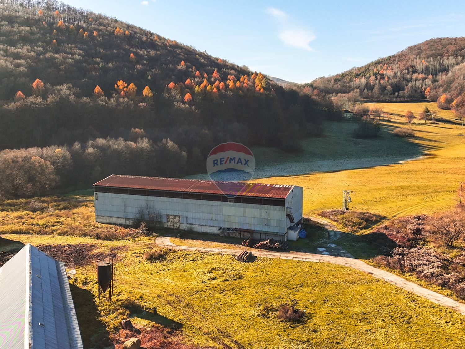 VÝROBNÁ HALA SO ŽERIAVOM - SKLAD, PÍLA | MURÁŇ