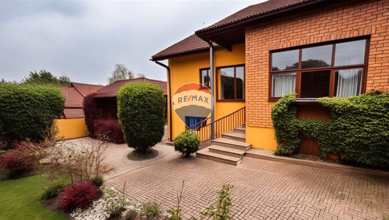 3+1 izbový rodinný dom, pozemok 1823m2,  HRHOV 