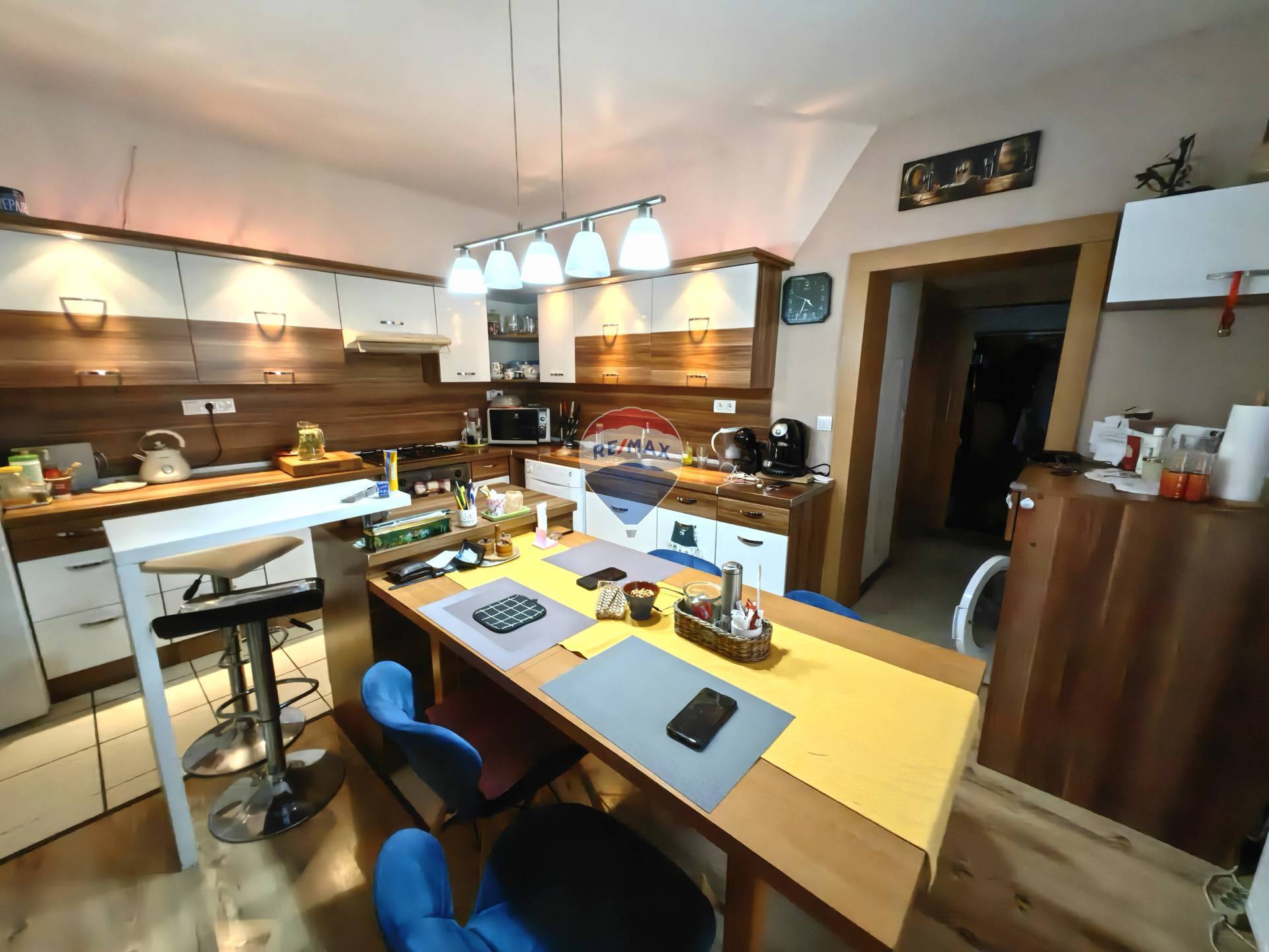 Zrekonštruovaný  4+1 izbový rodinný dom, 602m2, Jasov