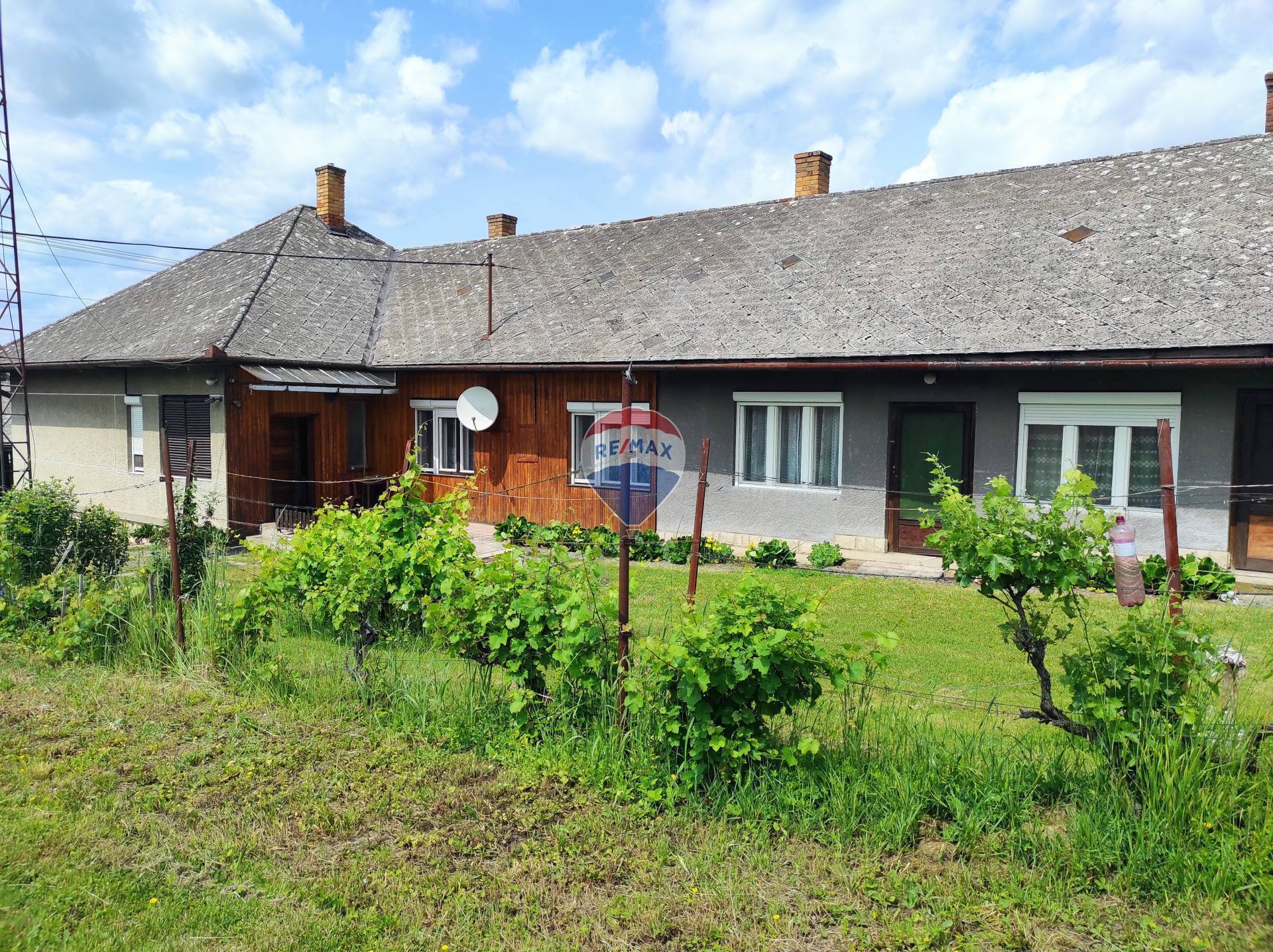 Rodinný dom 6 izieb, 2509m2,  Buzica 