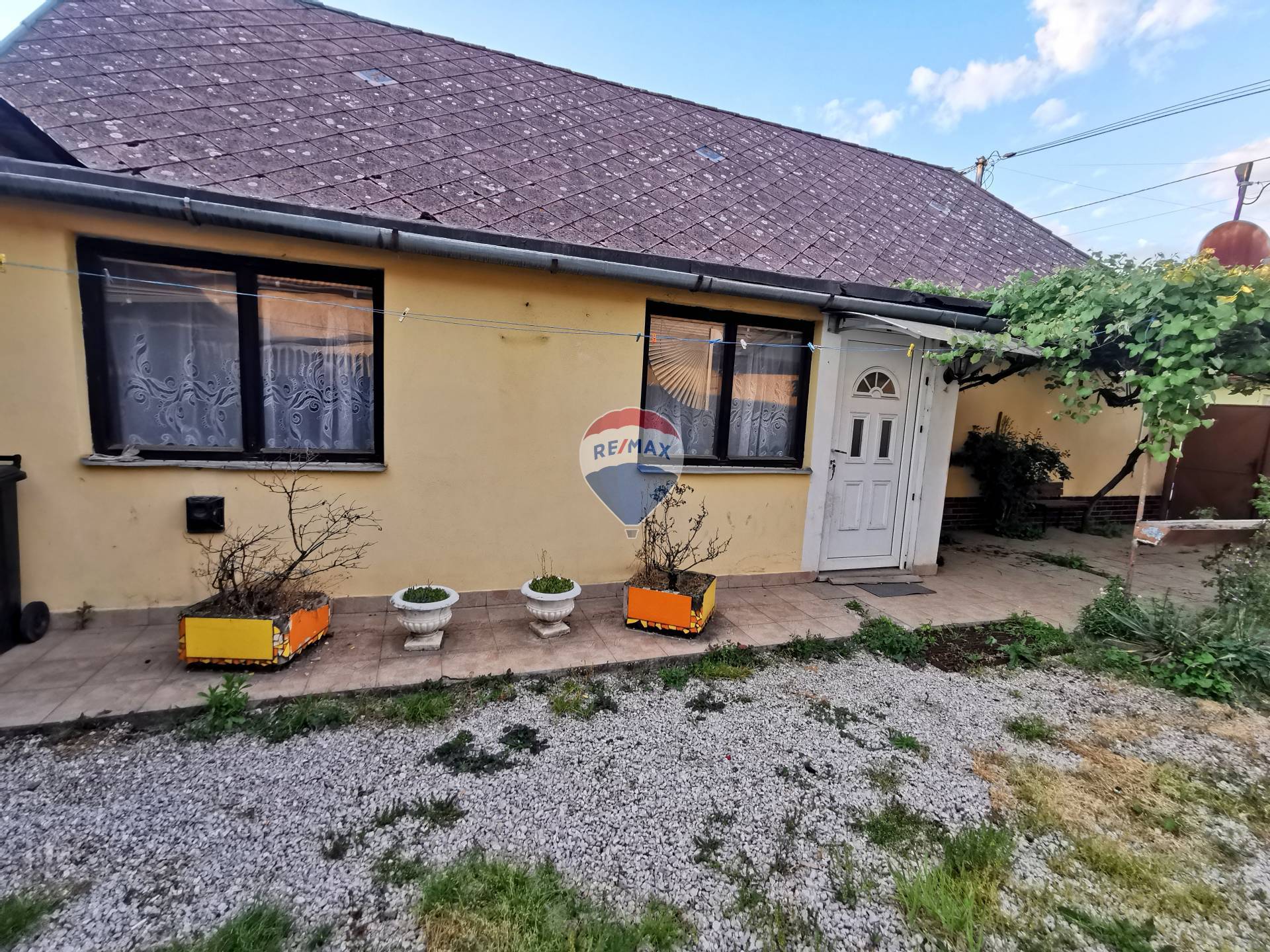 Rodinný dom 2+1 izb, 367m2 pozemok, garáž, Moldava nad Bodvou