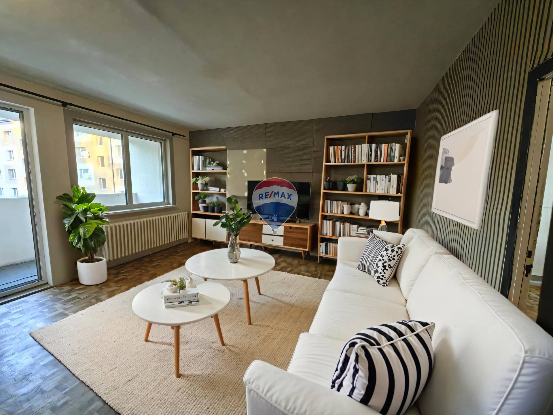  Predaj 3 izbový byt,  čiastočne zrekonštruovaný, 72m2, centrum Lipany