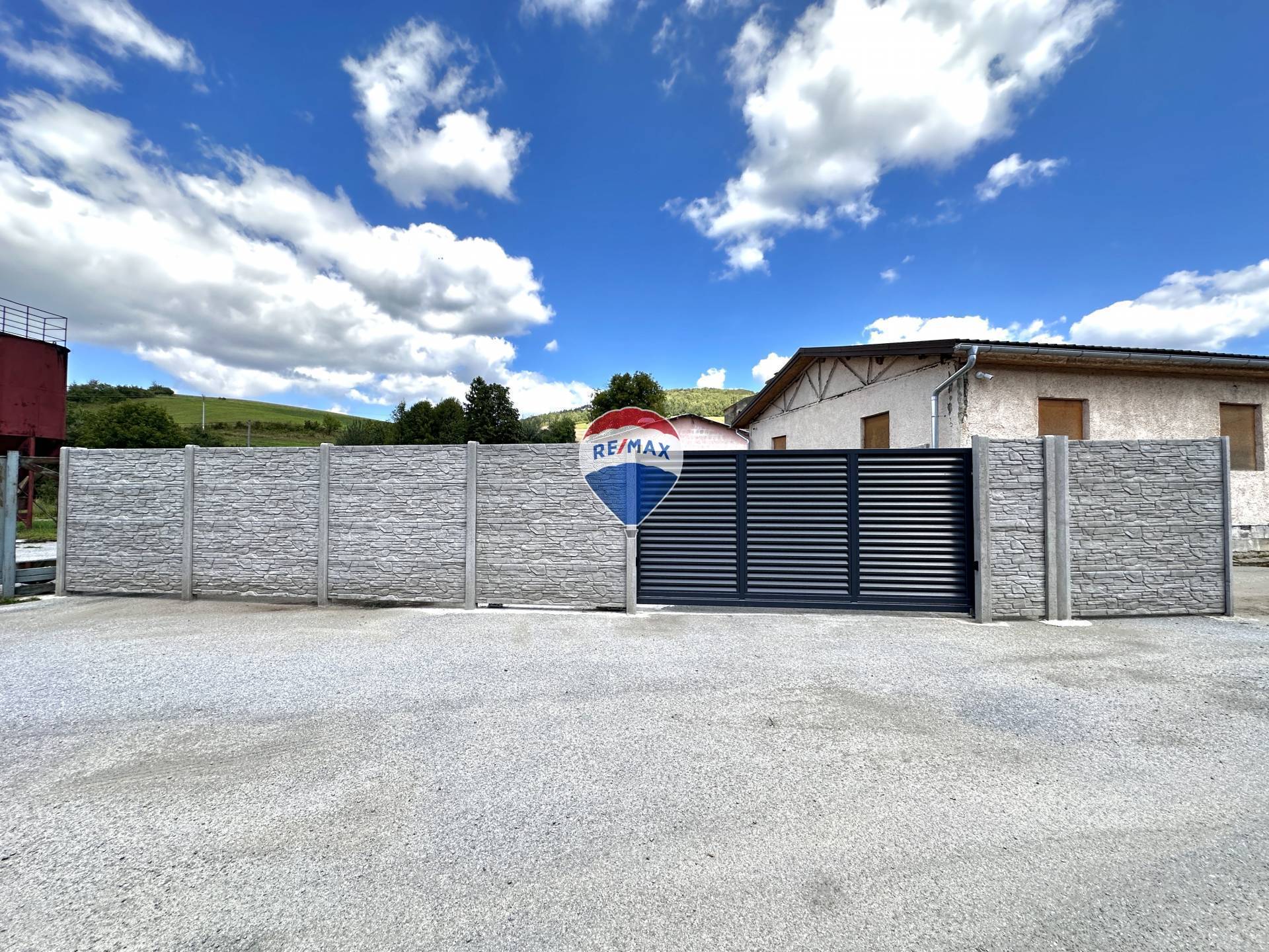 Budova na prenájom s veľkým pozemkom 2348m2