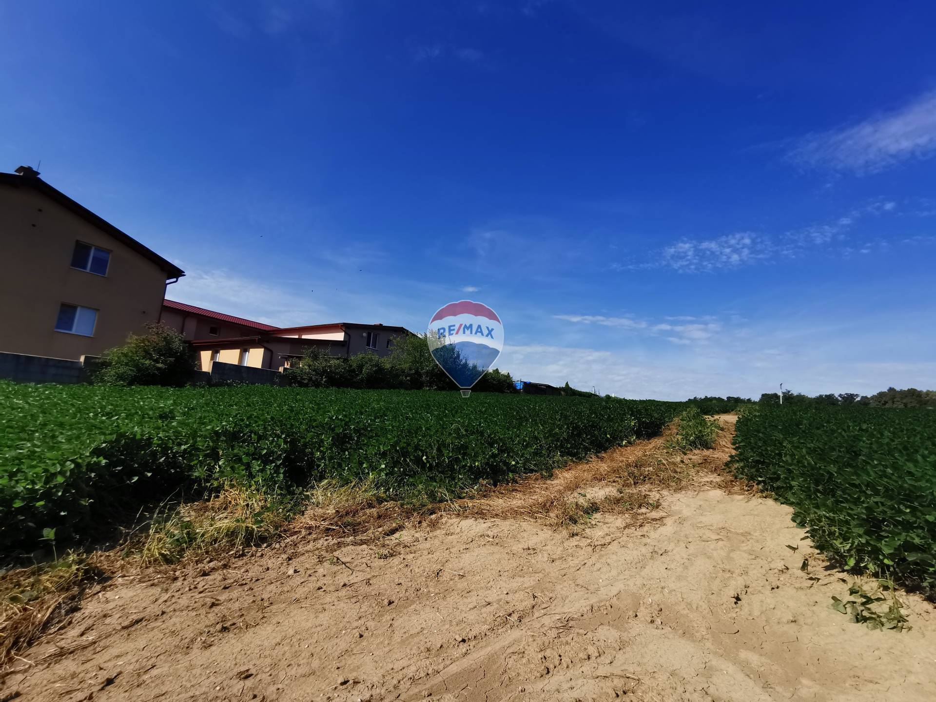 Na predaj veľký pozemok 3502m2, priamo v obci Ďurďošík 