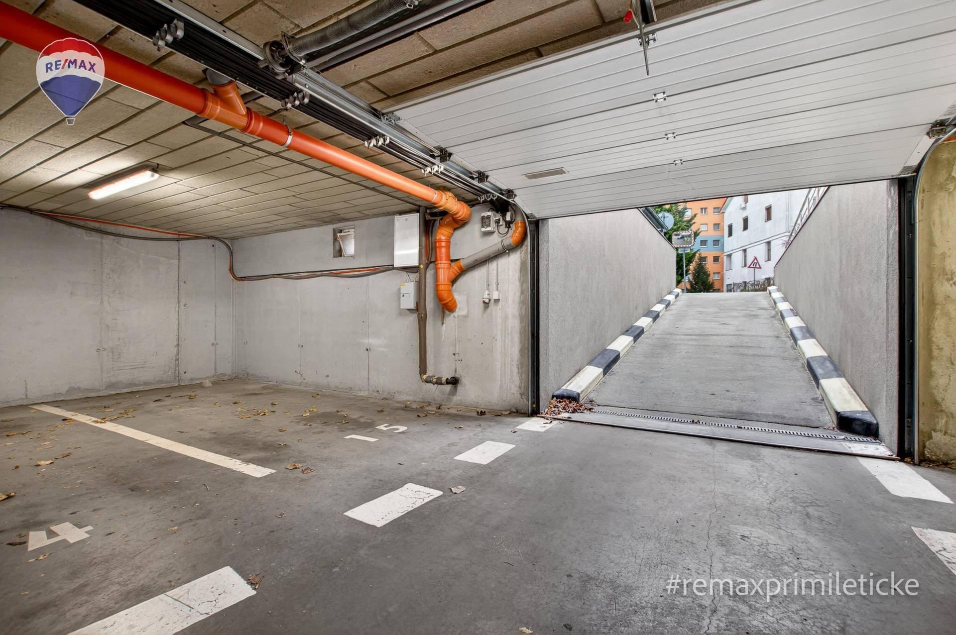 PREDAJ - 2x Parkovacie státie v podzemnej garáži bytového domu - BA III Rača - ul. Na pasekách