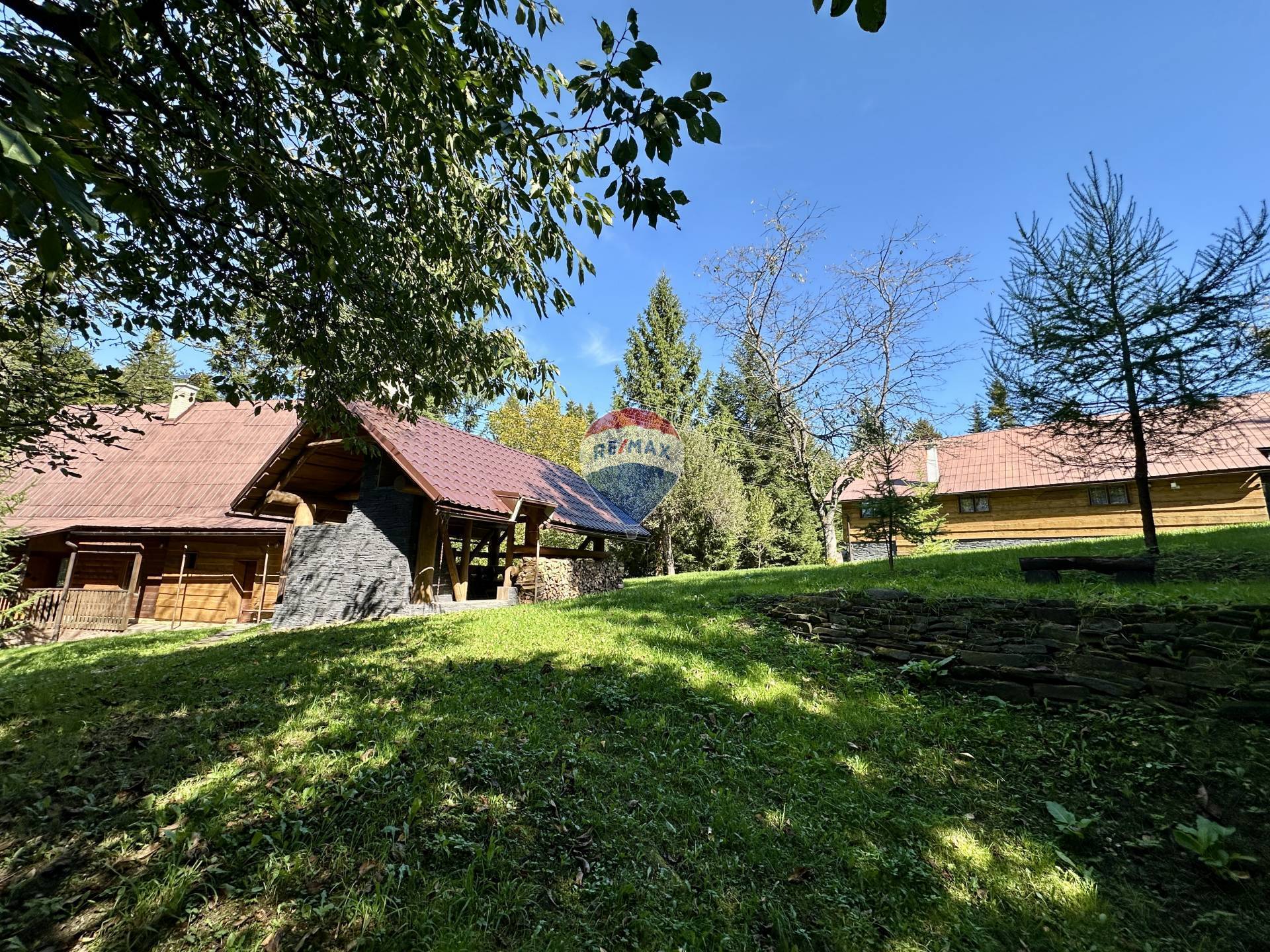 Chalúpkovo s veľkým pozemkom  -  v nádhernom prostredí Lazov