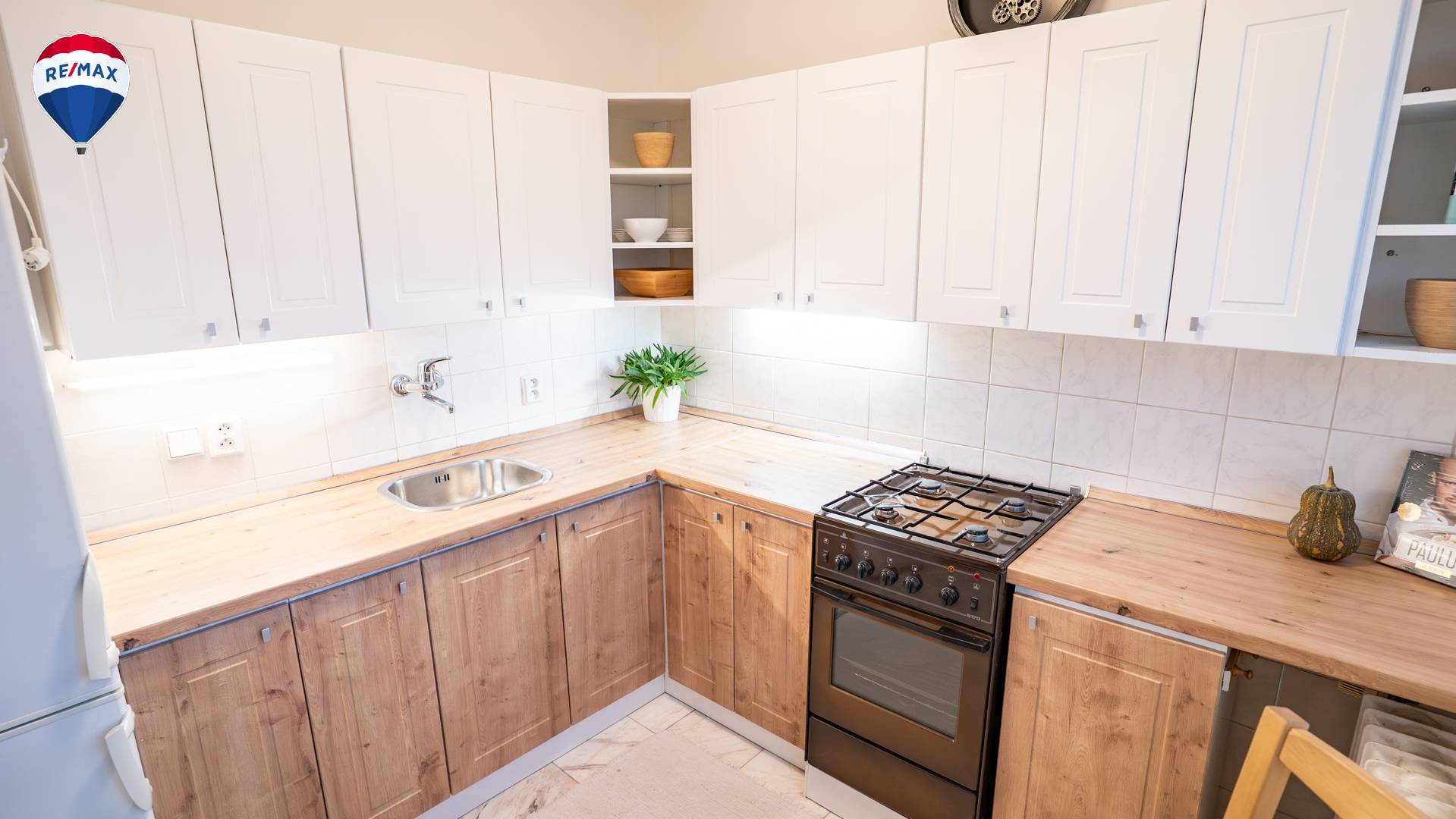 Na predaj slnečný 3-izbový byt s veľkým šatníkom a nádherným výhľadom – Karlova Ves