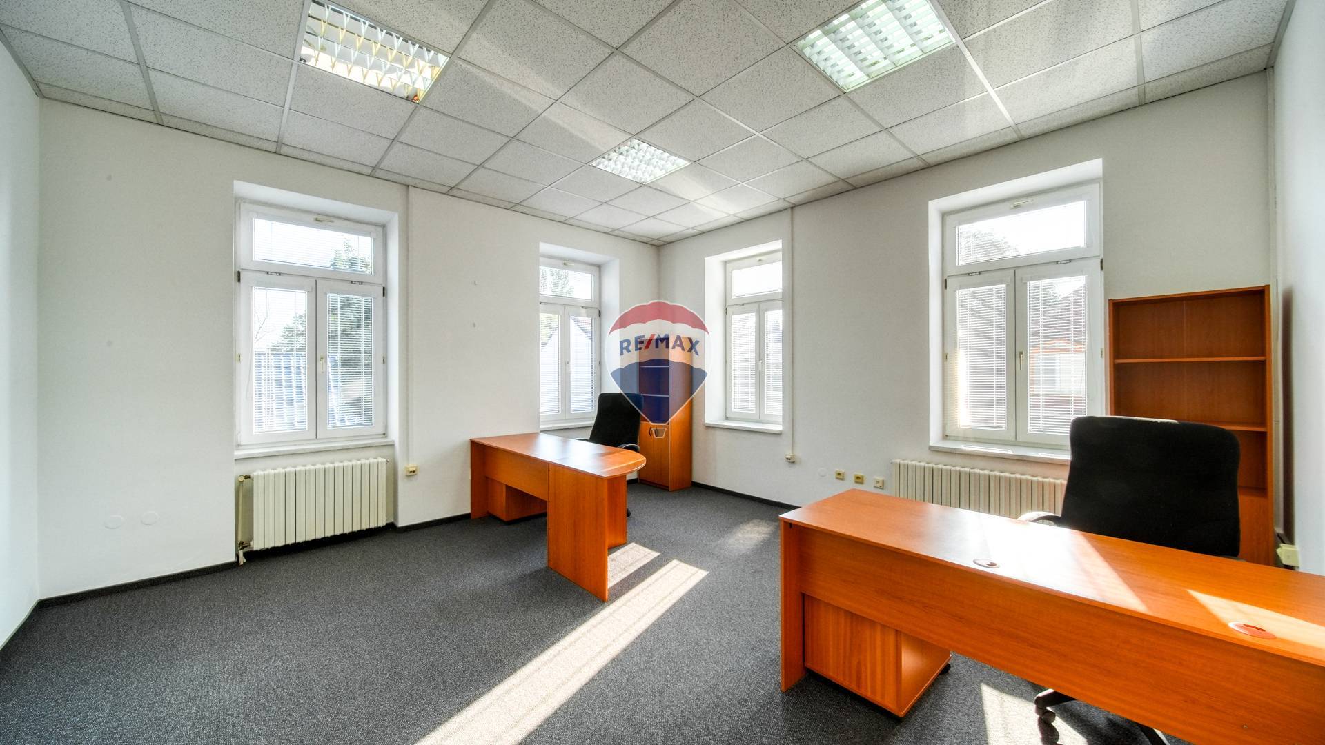 Administratívne priestory na prenájom v reprezentatívnej budove, centrum Piešťan