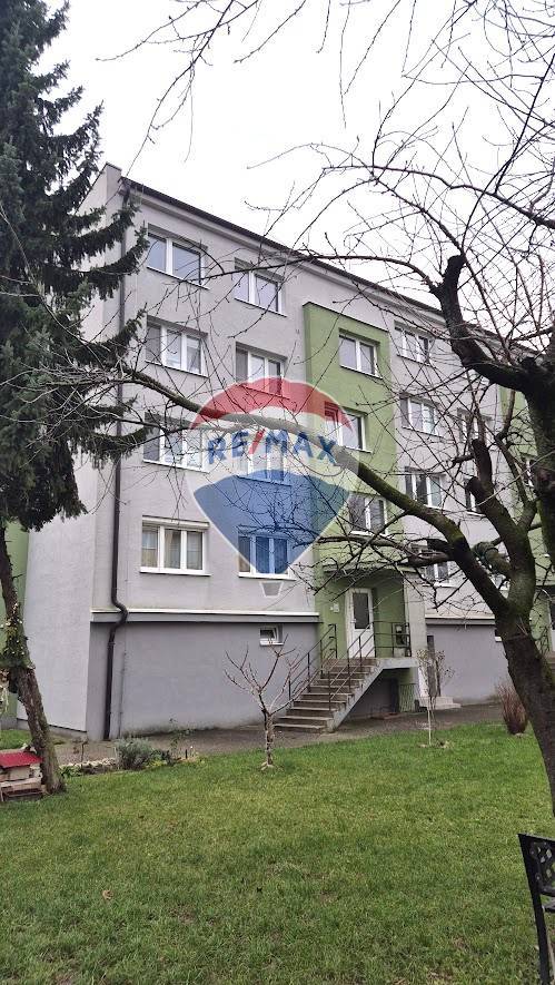 2-izbový byt s loggiou v pôvodnom stave, Mikrorajón