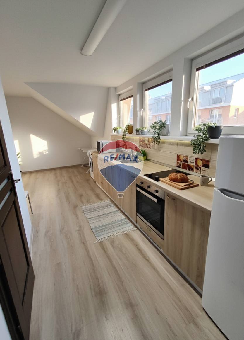 Prenájom bytu (garsónka) 43 m2, Piešťany